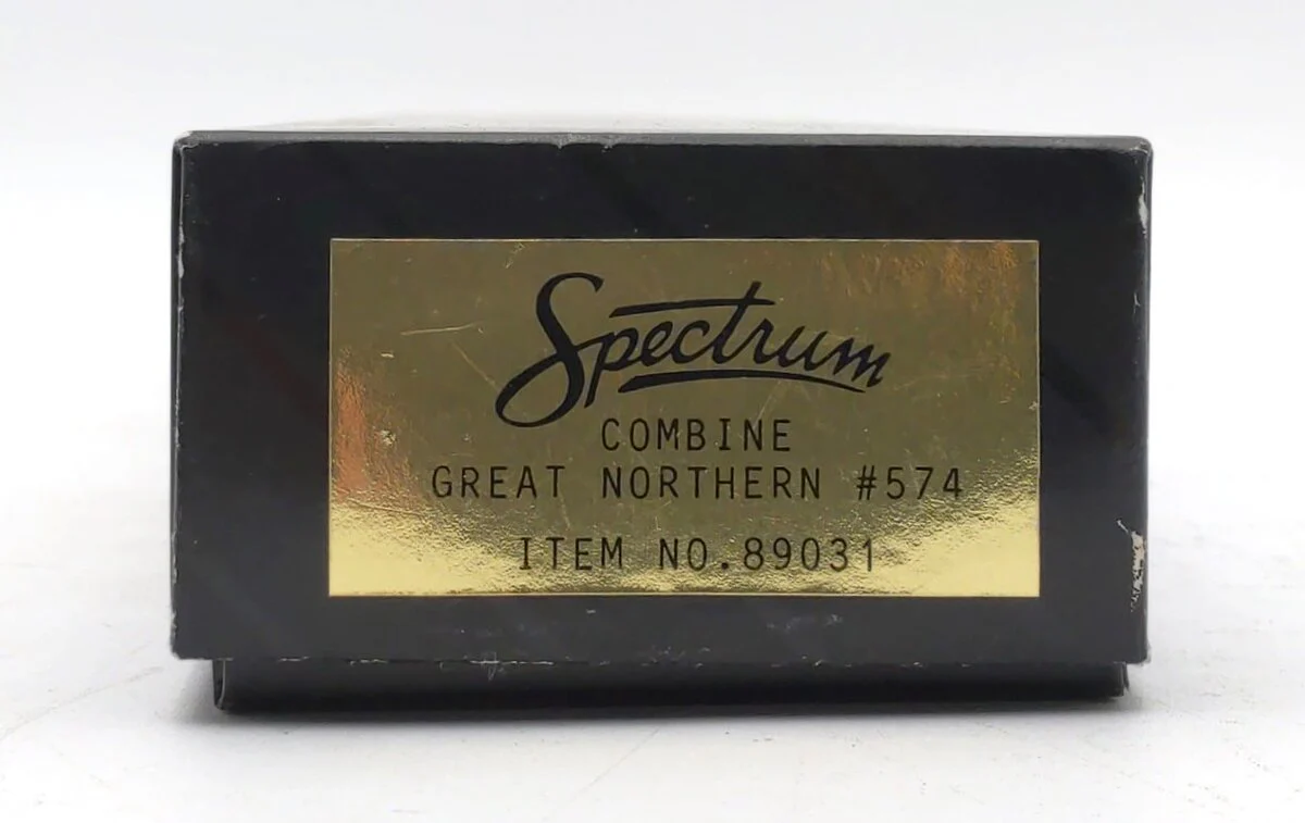 Spectrum 89031 HO Scale Great Northern Combine Passenger Car #574 - Image 3
