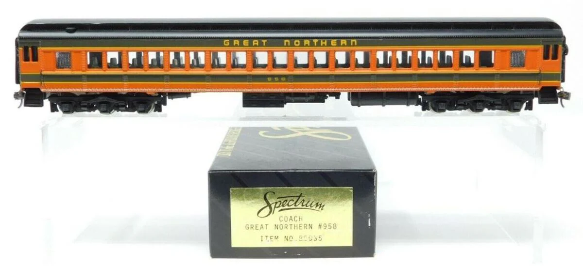 Spectrum 89035 HO Great Northern Coach Passenger Car #958