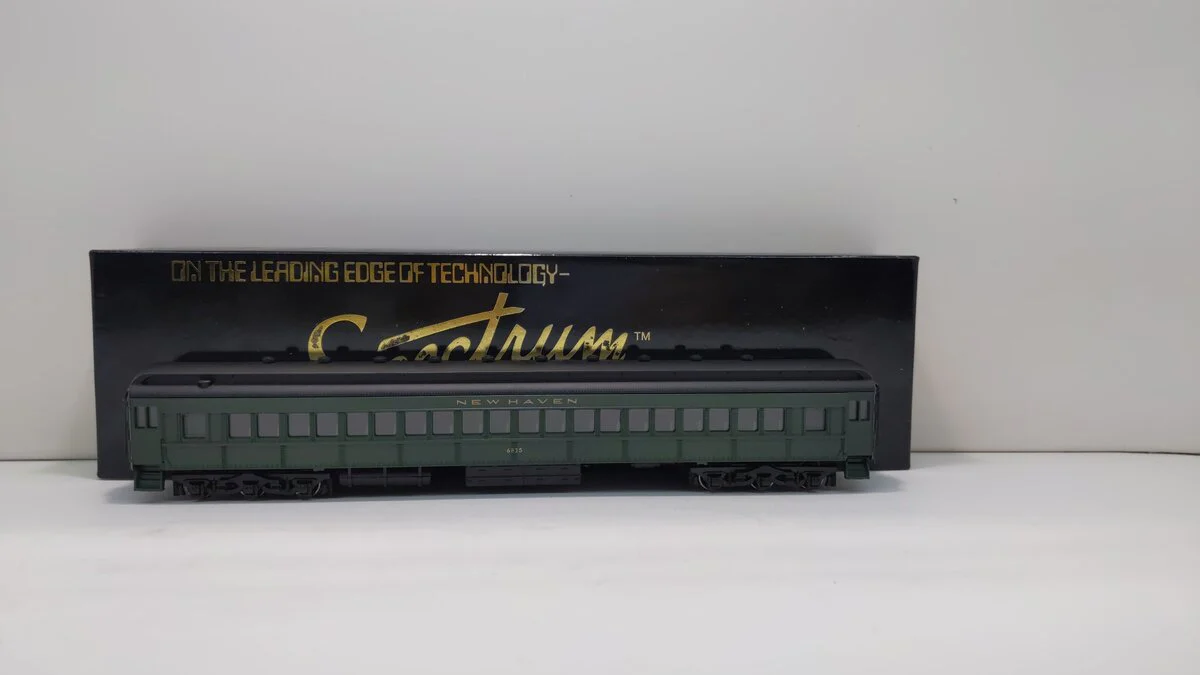 Spectrum 89202 HO Scale New Haven Coach Car MT/Box