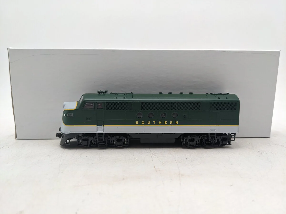 Stewart 5021 HO Southern EMD FT A Powered Diesel Locomotive EX/Box