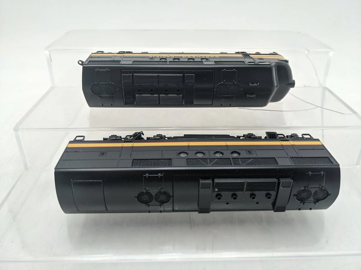 Stewart 5025 HO Northern Pacific FT A/B Powered/Dummy Diesel Locomotive Set EX - Image 3
