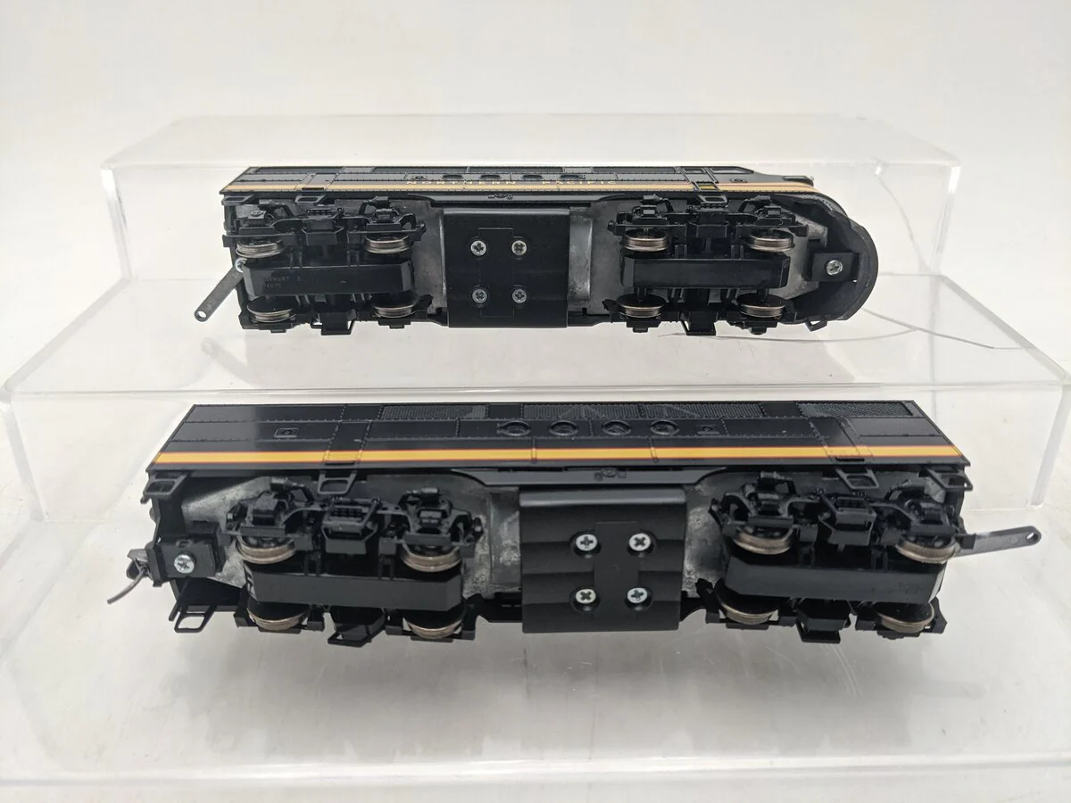 Stewart 5025 HO Northern Pacific FT A/B Powered/Dummy Diesel Locomotive Set EX - Image 4