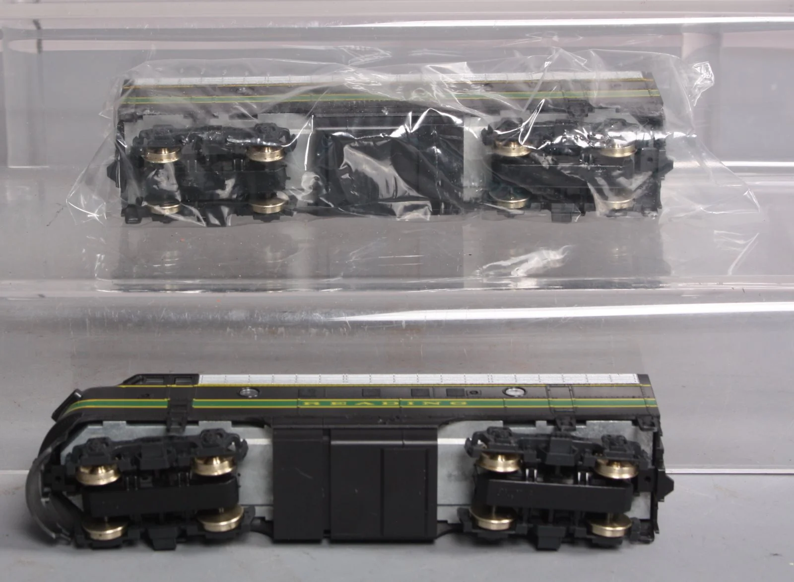Stewart 5617 HO Reading EMD F7 Phase I Early AB Powered Diesel Locomotive Set LN/Box - Image 4