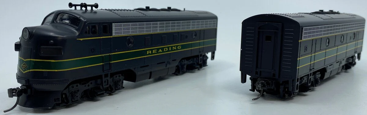 Stewart 5617 HO Reading EMD F7 Phase I Early AB Powered Diesel Locomotive Set LN/Box - Image 7