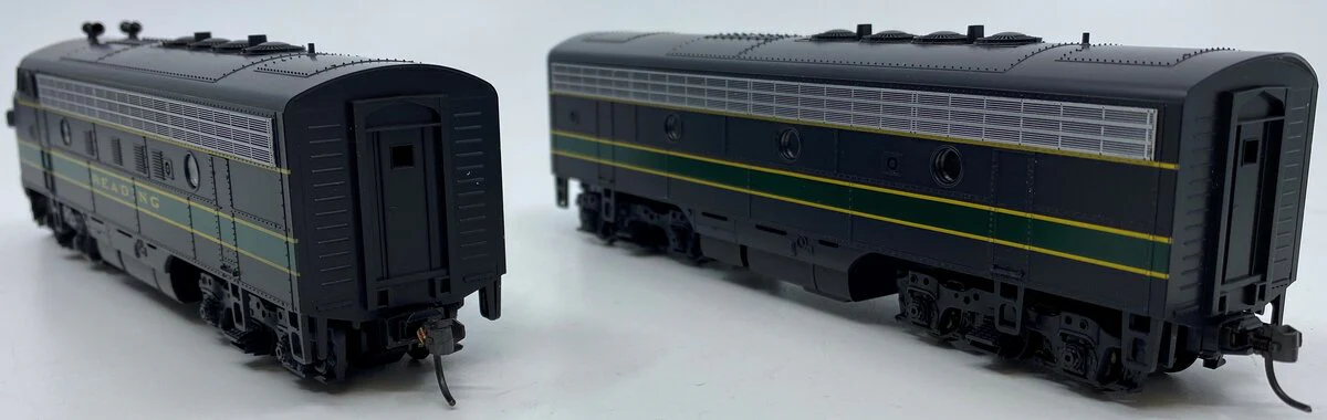 Stewart 5617 HO Reading EMD F7 Phase I Early AB Powered Diesel Locomotive Set LN/Box - Image 8