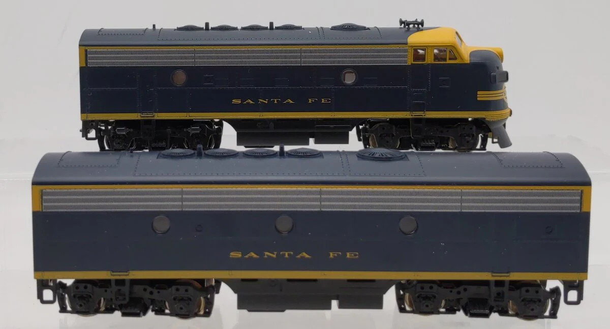 Stewart 5910 HO Santa Fe Diesel EMD F9 A/B Set EX/Box - Image 2