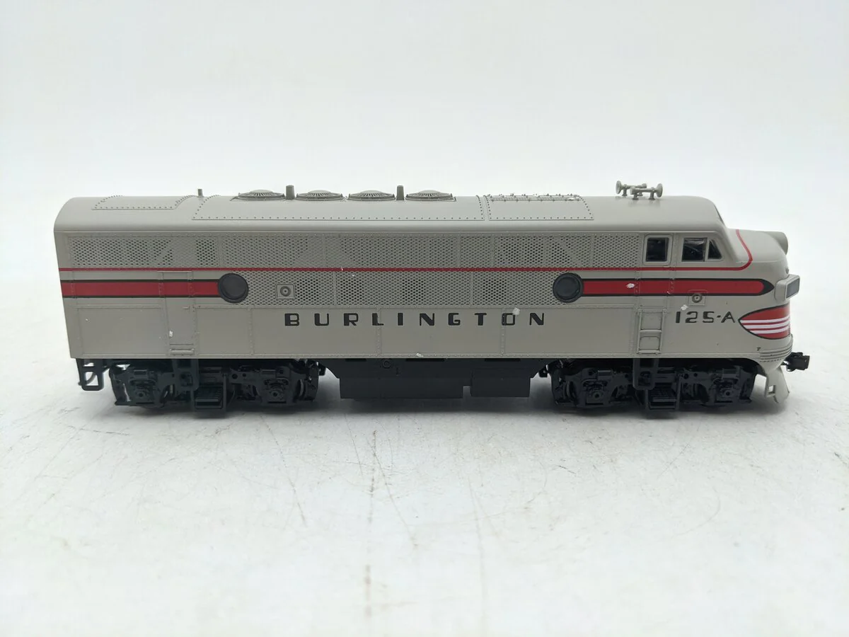 Stewart 8220 HO Scale Chicago, Burlington & Quincy F3 Phase II Locomotive EX/Box - Image 2