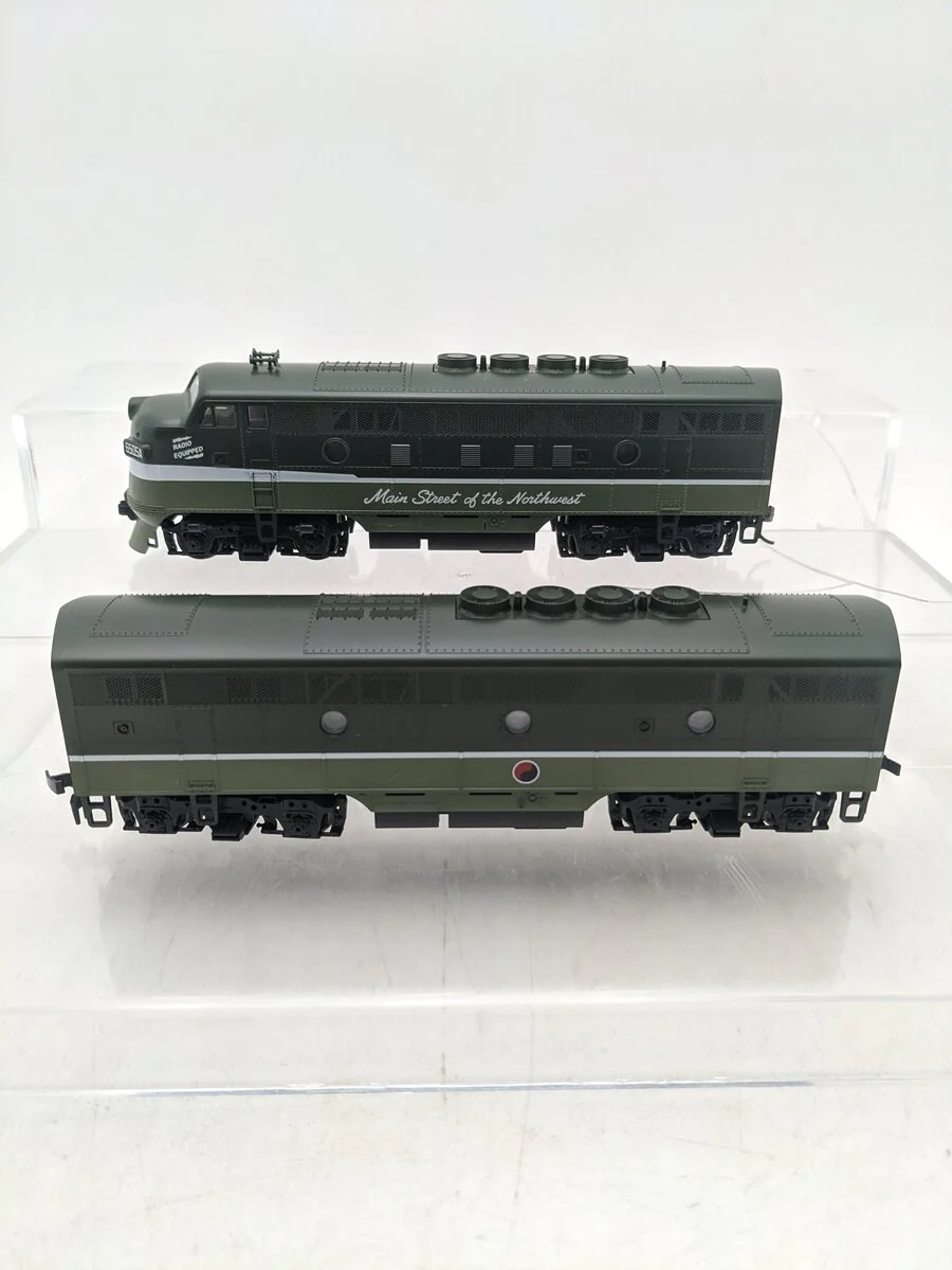 Stewart 8360 HO Northern Pacific F3A/B Powered Diesel Locomotive Set EX