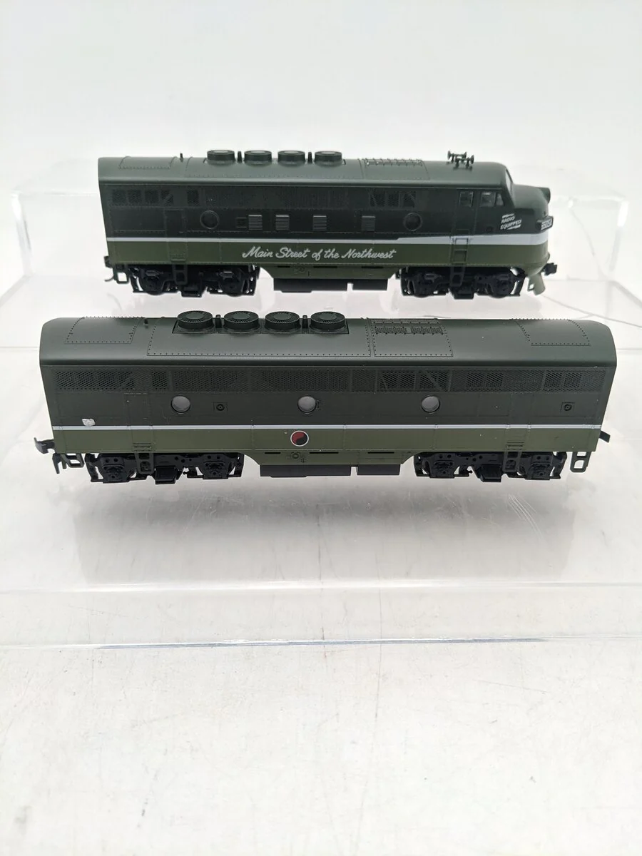 Stewart 8360 HO Northern Pacific F3A/B Powered Diesel Locomotive Set EX - Image 2