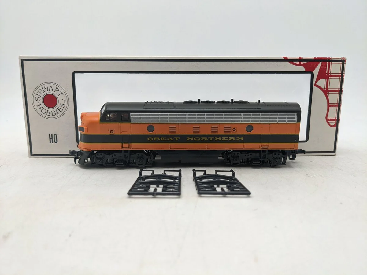 Stewart 8470 HO Scale Great Northern F3A Phase IV Powered Diesel Locomotive EX/Box