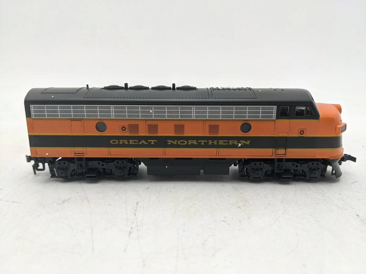 Stewart 8470 HO Scale Great Northern F3A Phase IV Powered Diesel Locomotive EX/Box - Image 2