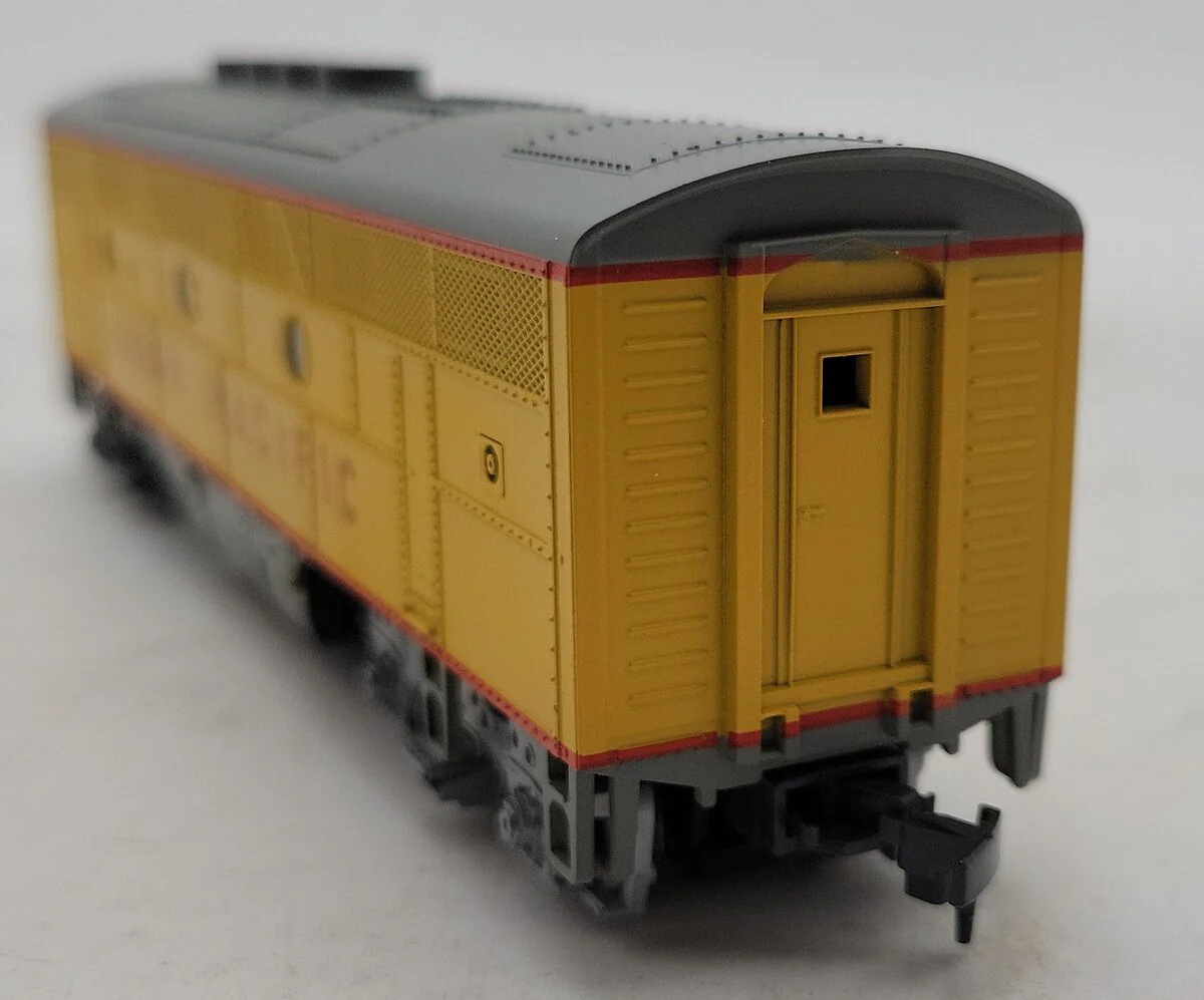 Stewart 8511 HO Union Pacific Phase II Powered F3B Diesel Locomotive EX/Box - Image 6