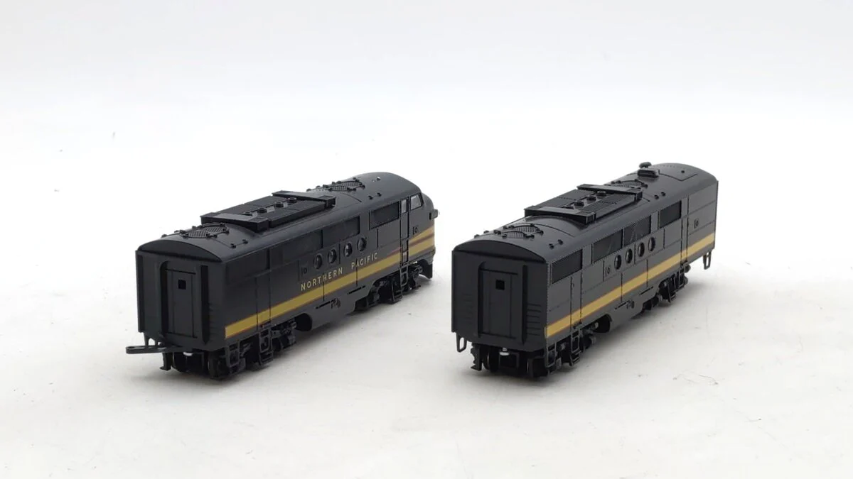 Stewart HO Scale Northern Pacific FT A/B Powered/Dummy Diesel Locomotive Set EX - Image 5