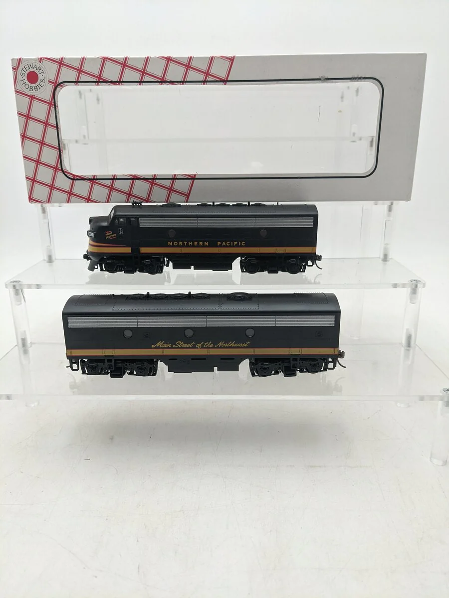 Stewart Hobbies, Inc 5915 HO Northern Pacific F9 AB Diesel Locomotive Set EX/Box