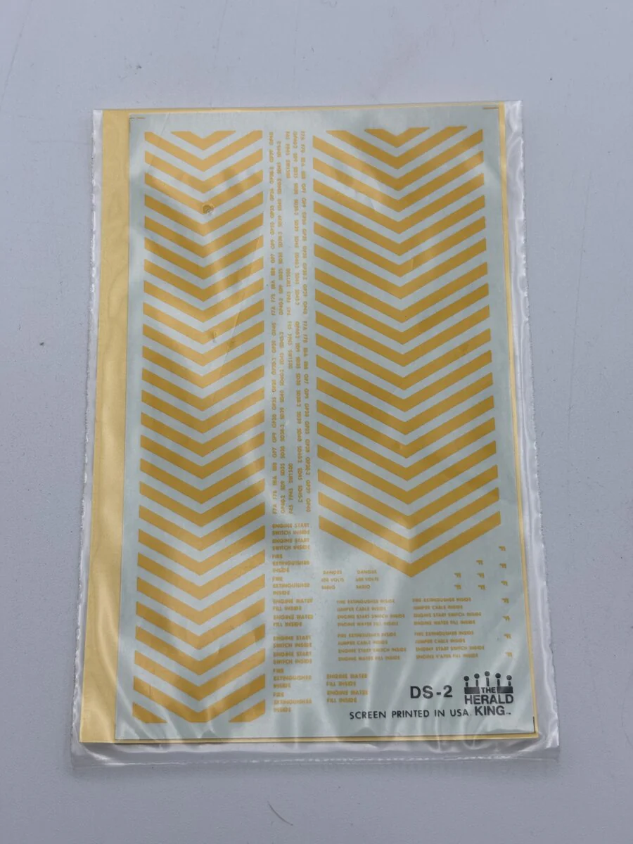 The Herald King DS-2 HO Diesel Nose Stripes Deep Yellow Colored Decal - Image 2
