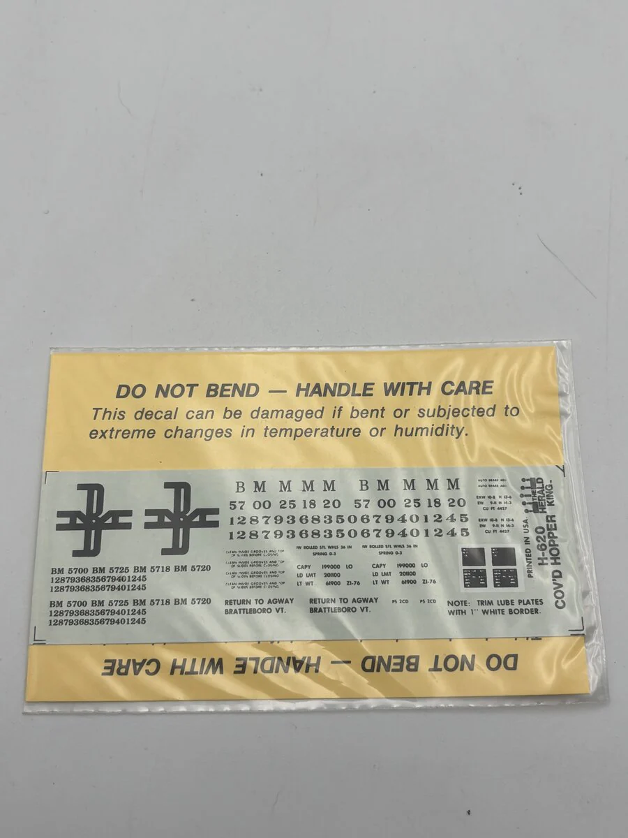 The Herald King H-620 HO Grey Covered Hopper Black Lettering Decal - Image 2