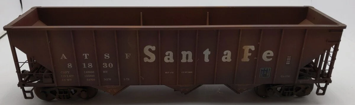 USA Trains 14002 G Atchison, Topeka & Santa Fe 70-Ton 3-Bay Coal Hopper - Image 2
