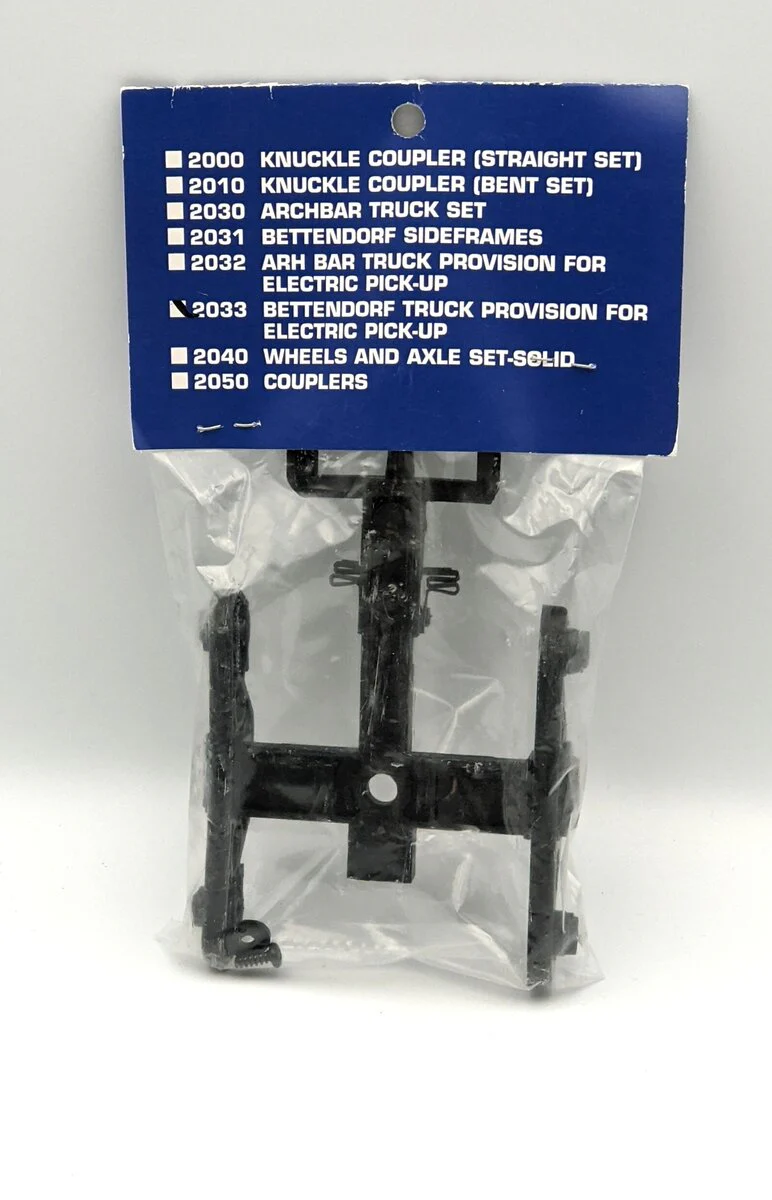 USA Trains 2033 G Scale Bettendorf Hook Coupler Truck with Provision - Image 2