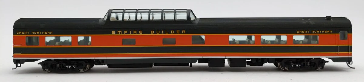 Walthers 920-9057 HO 85' Budd 46-Seat Vista-Dome Coach GN Empire Builder - Image 2