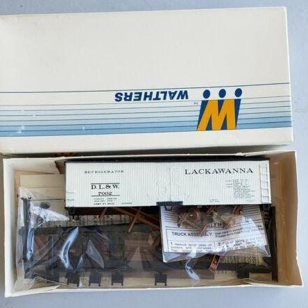 Walthers 932-2405 HO DL&W 40' DS Wood Reefer with Wood Ends- Kit