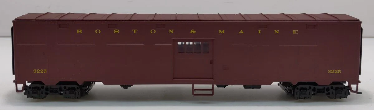 Walthers 932-4170 HO Scale Boston & Maine Troop Sleeper Express Car #3225 LN/Box - Image 2