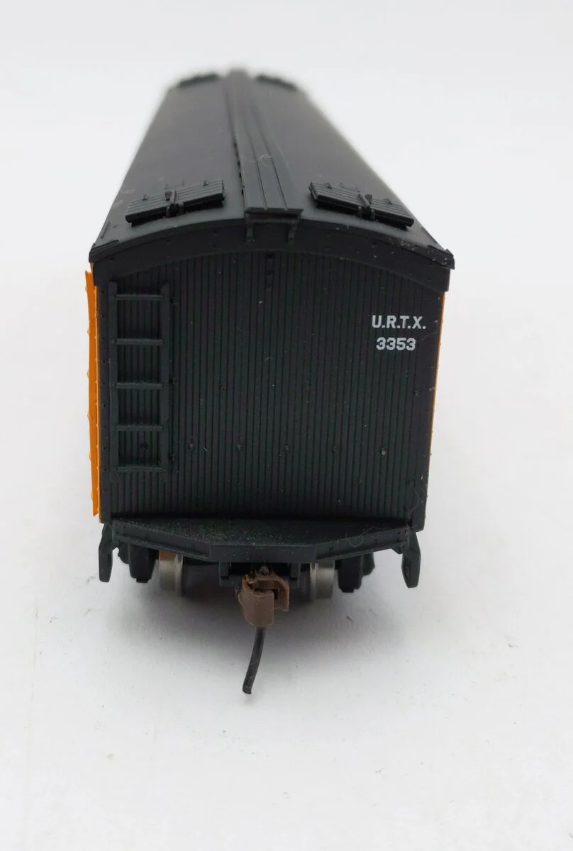 Walthers 932-5486 HO UTLX GACX Wood Reefer w/ GSC Truck LN/Box - Image 4