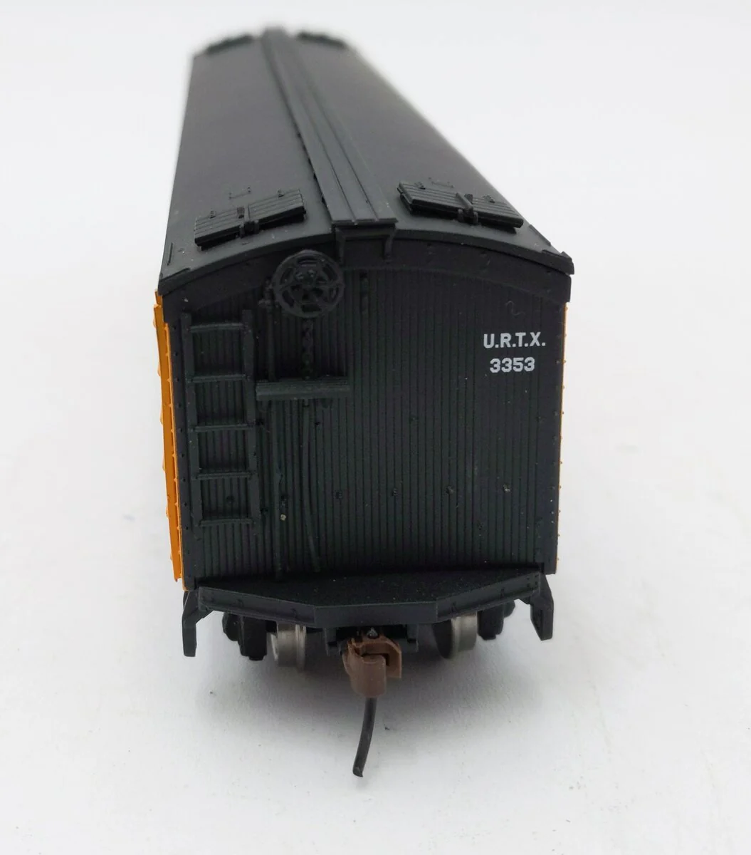 Walthers 932-5486 HO UTLX GACX Wood Reefer w/ GSC Truck LN/Box - Image 5