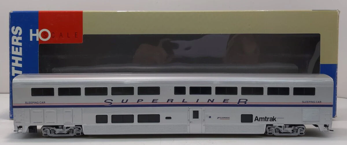 Walthers 932-6111 HO Scale Amtrak 85' Superliner II Sleeping Car - Image 2