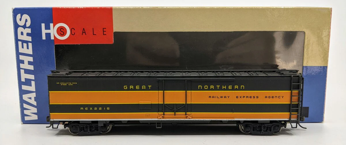 Walthers 932-6245 HO Scale Great Northern 50' REA Express Reefer