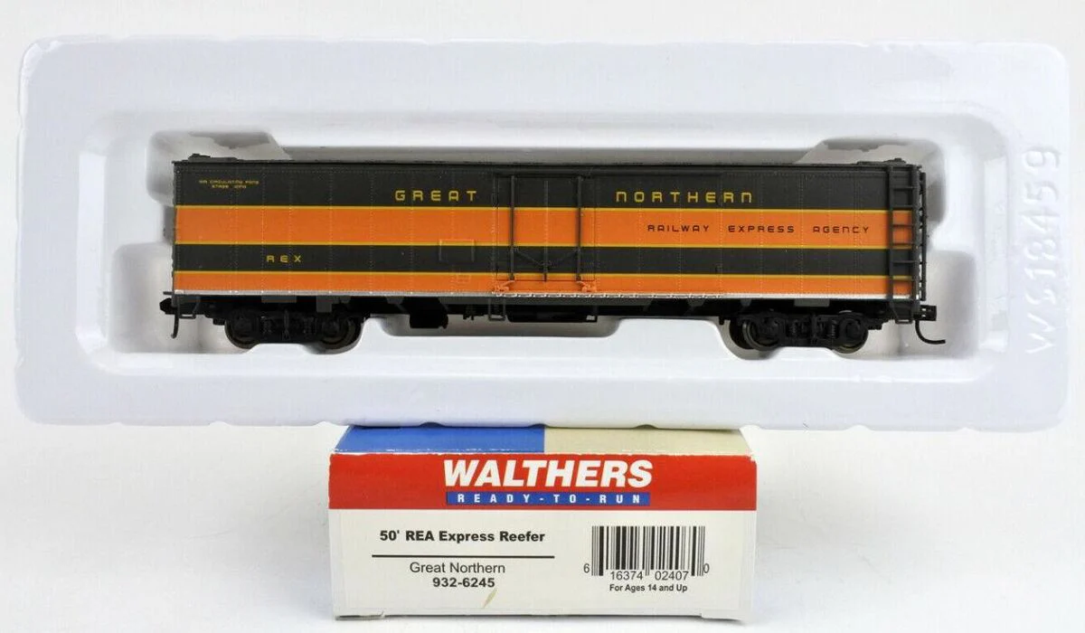 Walthers 932-6245 HO Scale Great Northern 50' REA Express Reefer - Image 2