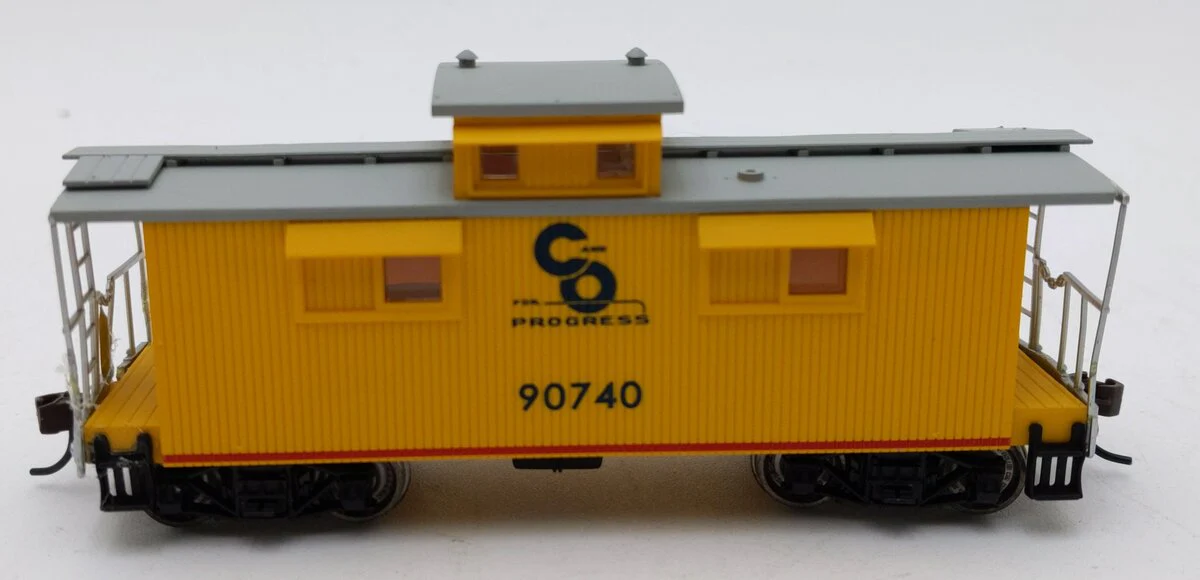 Walthers 932-7523 HO Scale Chesapeake & Ohio 25' Wood Caboose #90740 NIB - Image 2