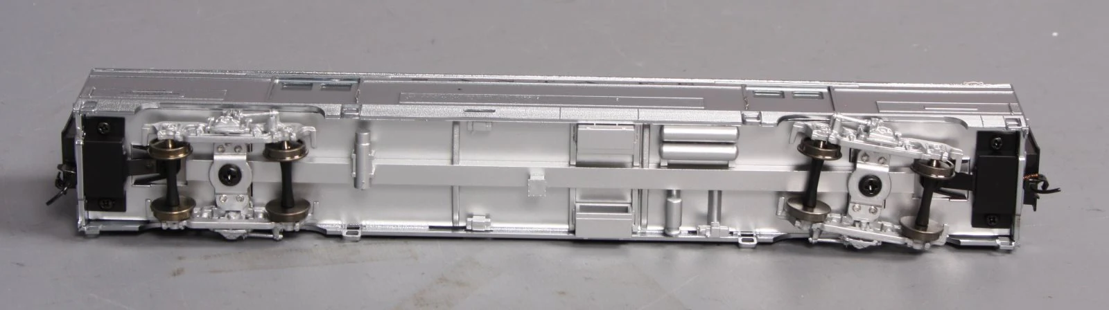 Walthers 932-9722 HO Scale Santa Fe Super Chief [Plated] Budd 73' Baggage Car LN/Box - Image 10