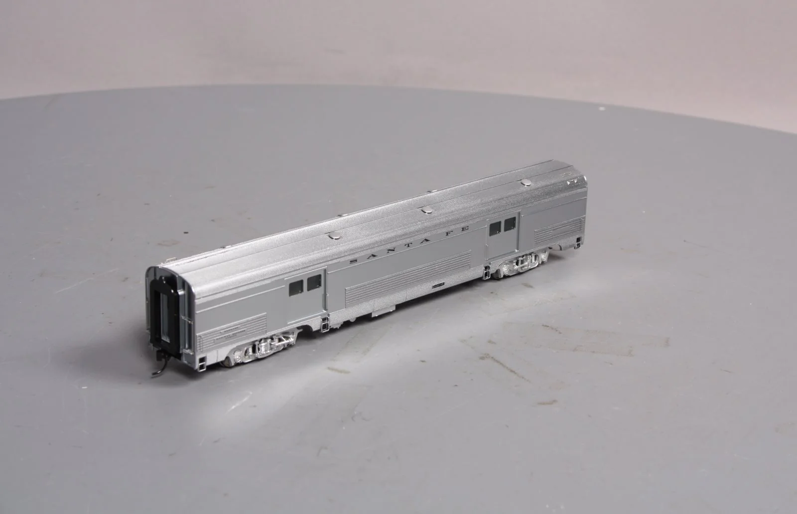 Walthers 932-9722 HO Scale Santa Fe Super Chief [Plated] Budd 73' Baggage Car LN/Box - Image 6
