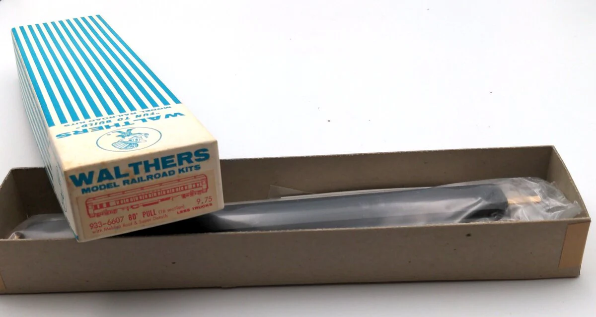 Walthers 933-6607 80' Pullman 16 Section Passenger Car Kit