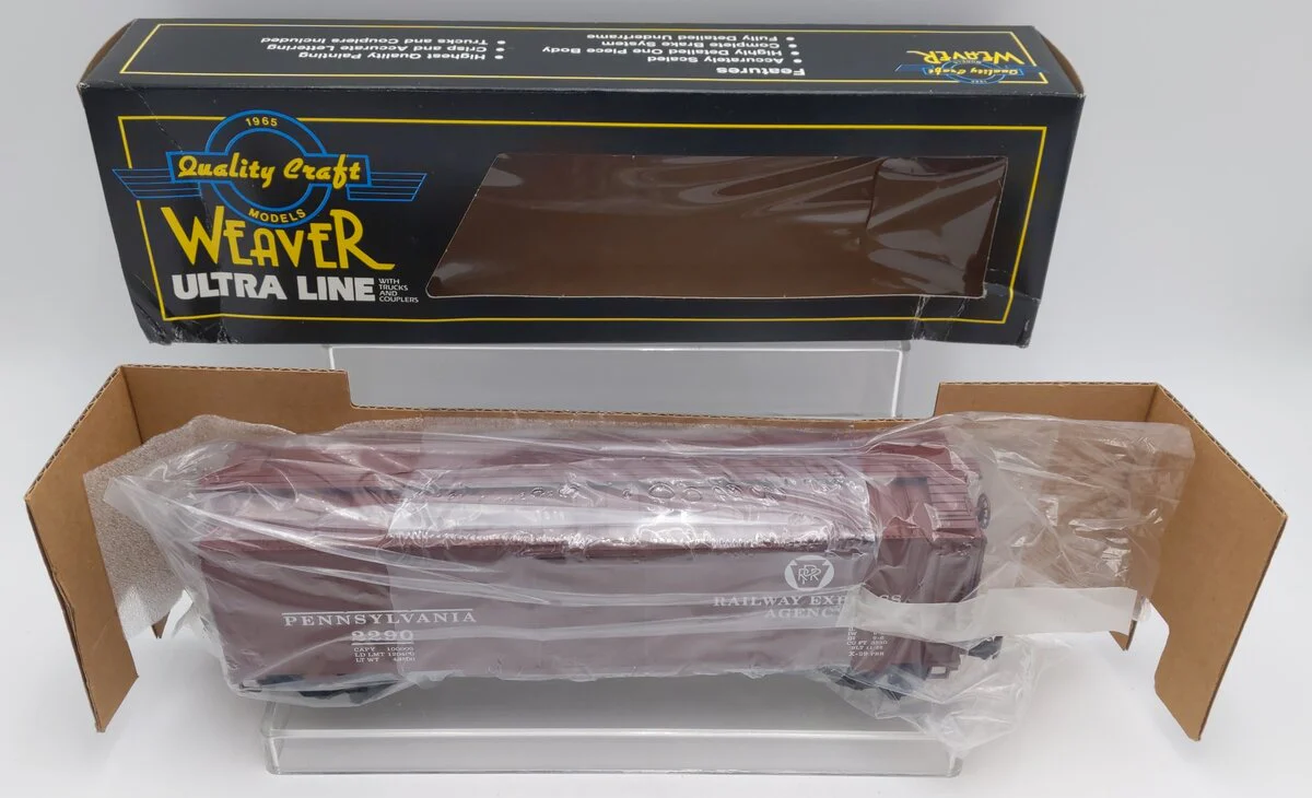 Weaver 2290 O Gauge Pennsylvania Railroad Express Box Car (Hi-Rail) LN/Box