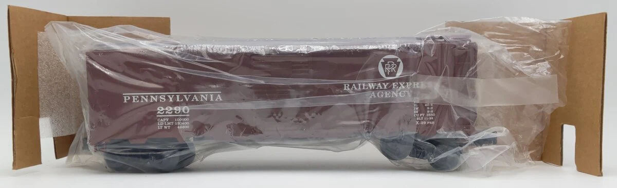 Weaver 2290 O Gauge Pennsylvania Railroad Express Box Car (Hi-Rail) LN/Box - Image 2