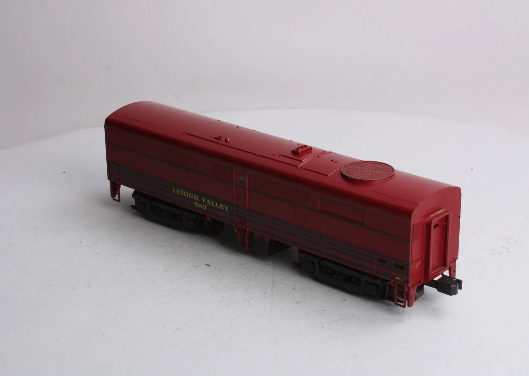Weaver 6521 O Lehigh Valley Hi-Rail FA-2 Powered B-unit Diesel Locomotive #583 EX/Box - Image 2