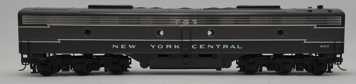 Weaver O 2-Rail New York Central EMD E-8 (Two Tone Gray) B Diesel Locomotive LN/Box - Image 2