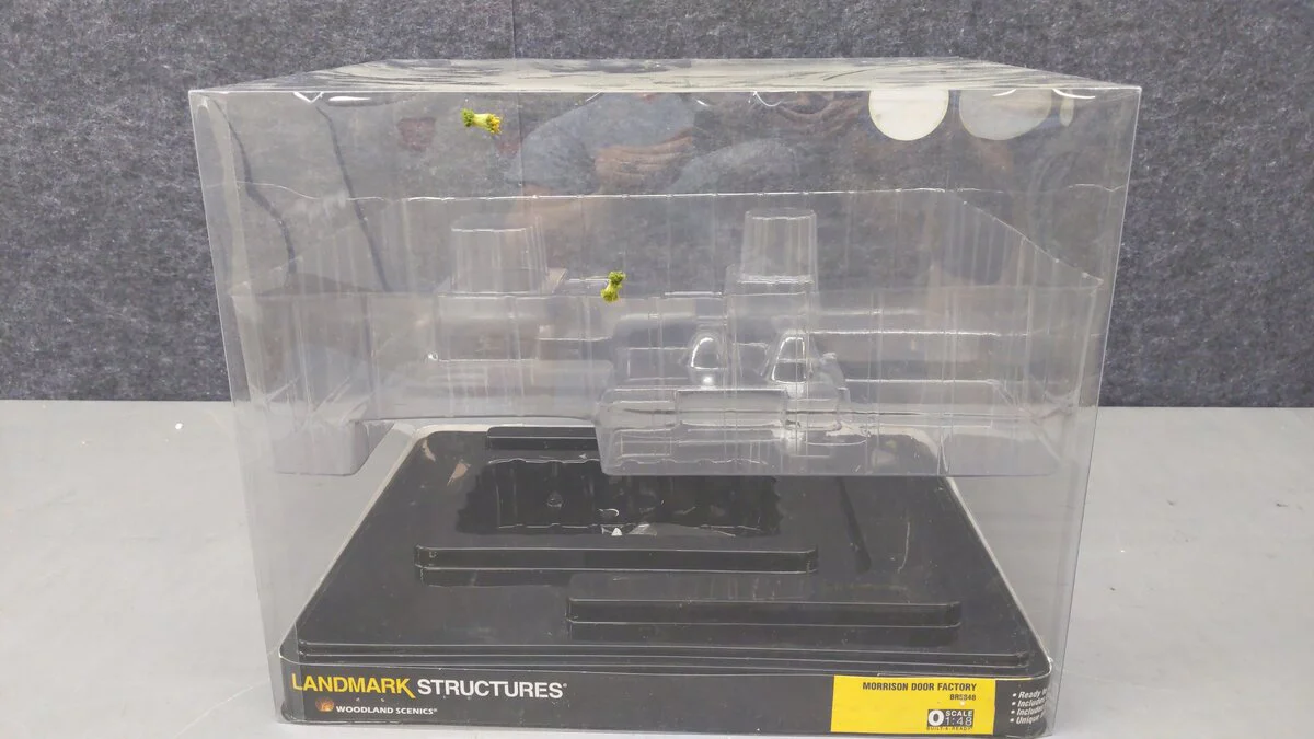 Woodland Scenics BR5848 O Scale Built-&-Ready Morrison's Door Factory Building EX/Box - Image 7